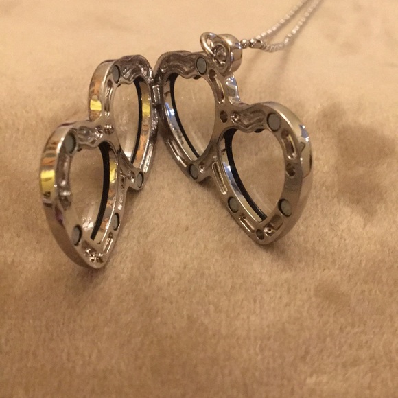 NWOT - Double Heart-shaped Glass Locket. - Picture 3 of 5